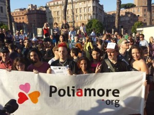 attivist* poliamore al Pride di Roma